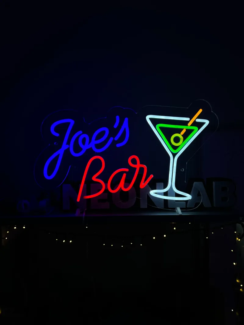 Semn neon Joe's Bar, cu pahar de Martini